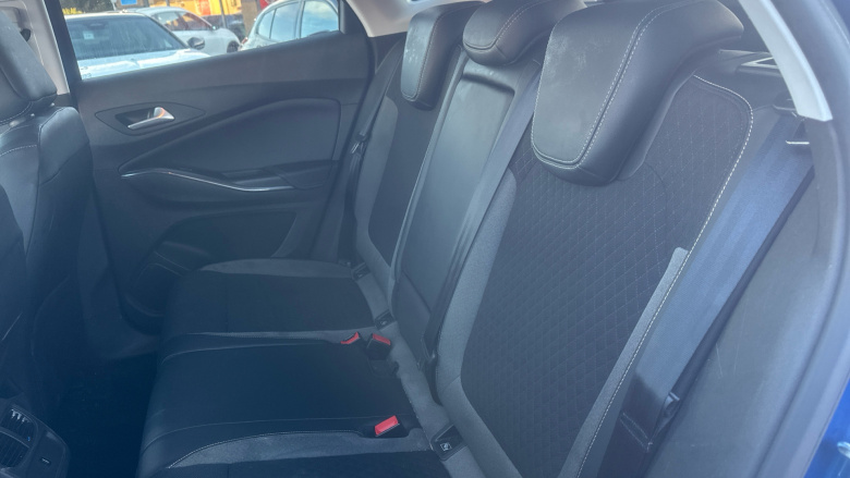 Vauxhall Grandland X 1.5 Turbo D Business Edition Nav 5dr Diesel Hatchback